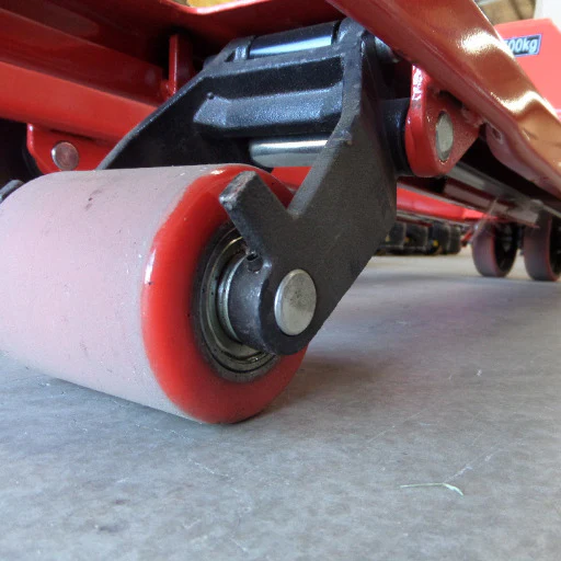 Extra Narrow Pallet Jack 2.5Ton - Image 4