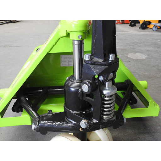 Hand pallet jack truck capacity 2t fork width 685mm - Image 3