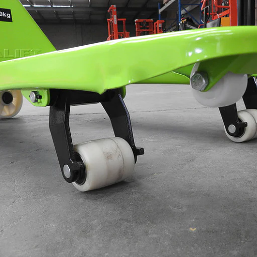 Hand pallet jack truck capacity 2t fork width 685mm - Image 4