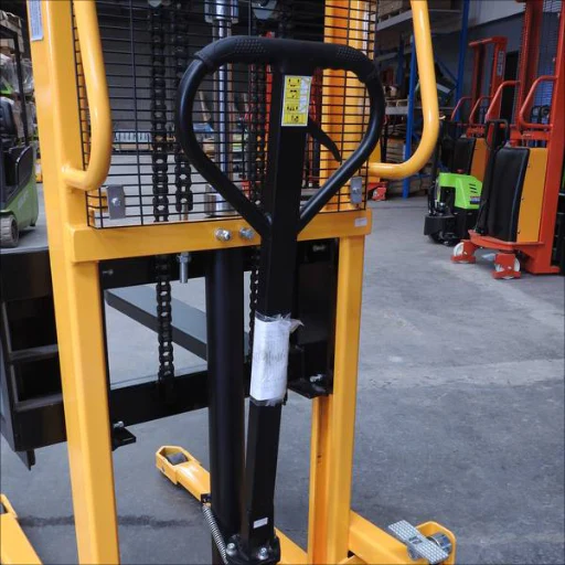 Manual Hand Stacker Lifter Lifting 1600mm Capacity 1T - Image 6