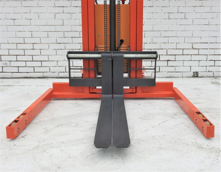 Semi Electric Walkie Stacker Lifter Lifting 2500mm 1T Straddle Leg - Image 4